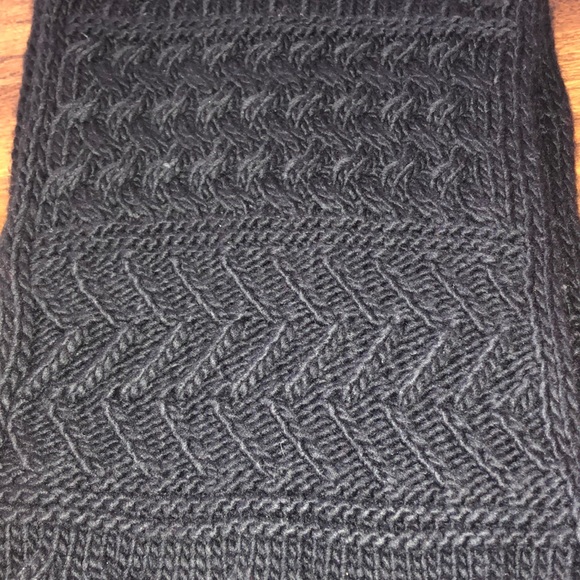 Michael Kors black circle scarf - Picture 5 of 5